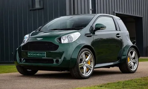 Xe Toyota tí hon lắp máy V8, giá gần bằng siêu xe Rolls-Royce Cullinan