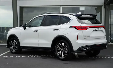 SUV rộng ngang Mazda CX-5, 'ăn' xăng chỉ ngang Hyundai Grand i10, giá từ 669 triệu tại Việt Nam