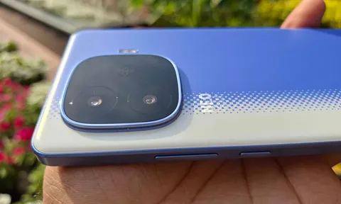 Smartphone chip Snapdragon 8s Gen 3 rẻ bậc nhất thế giới, hỗ trợ chống nước, pin 6.400mAh