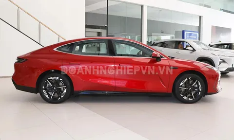 Xe sedan hạng sang công suất 637 mã lực, giá ngang Toyota Vios