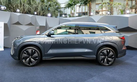 Hãng xe vừa vào Việt Nam giới thiệu SUV lớn hơn Toyota Land Cruiser, công suất 1.086 mã lực, giá gần 1 tỷ đồng