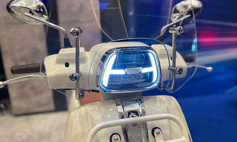 Xe tay ga 247cc, phanh ABS 2 kênh, thiết kế cổ điển, giá rẻ hơn Honda SH