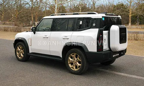 SUV địa hình siêu hầm hố, công suất 251 mã lực, giá rẻ hơn Toyota Raize