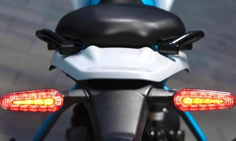 Môtô 450 phân khối, trang bị tiên tiến, giá hấp dẫn