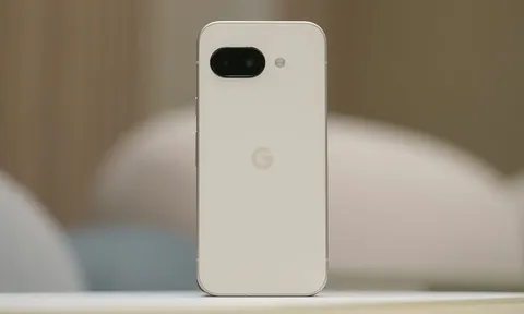 Trên tay đối thủ mới của iPhone 16e: Chống nước, cấu hình tốt, camera đỉnh cao, giá gần 13 triệu 