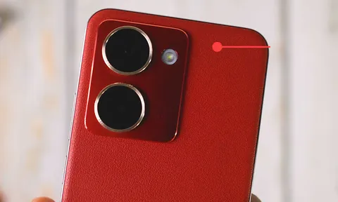 Smartphone chống nước, RAM 12GB, màn hình lớn ngang Galaxy S24 Ultra, pin 6.000mAh, giá gần 8 triệu đồng