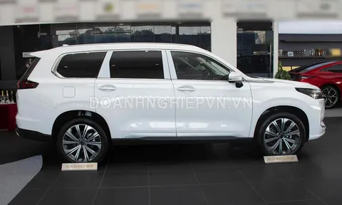 SUV 7 chỗ, công suất 610 mã lực, siêu tiết kiệm xăng, giá gần 800 triệu đồng