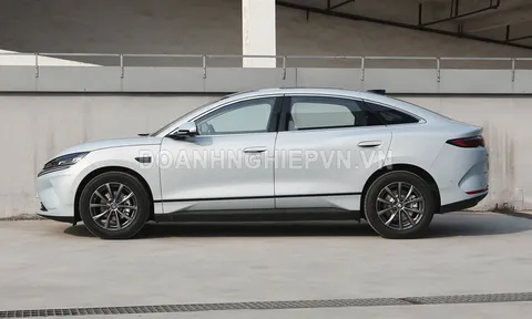 Xe sedan hạng C công suất 218 mã lực, công nghệ hỗ trợ lái tiên tiến, giá hơn 420 triệu đồng