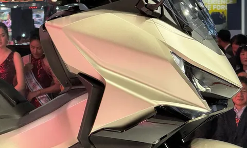 Xe tay ga đầu bảng của Honda trình làng: 745cc, trang bị xịn sò, giá gần 320 triệu đồng