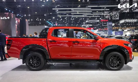 Mazda BT-50 2025 trình làng với diện mạo bắt mắt, giá từ 578 triệu đồng, quyết đua doanh số với Ford Ranger