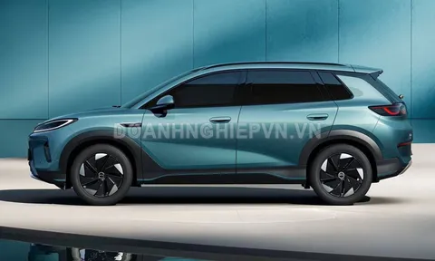 SUV hạng C công suất 215 mã lực, trang bị tủ lạnh, giá ngang Hyundai Grand i10