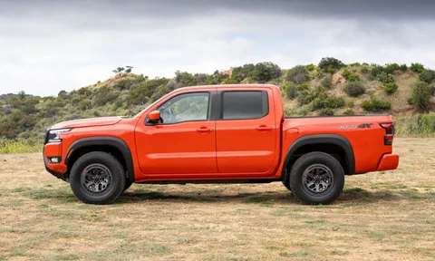 Xe bán tải thiết kế cá tính, động cơ V6, giá từ 858 triệu đồng