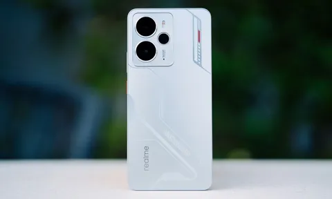 Smartphone gaming hỗ trợ chống nước, RAM 12GB, pin 6.000mAh, giá dễ tiếp cận