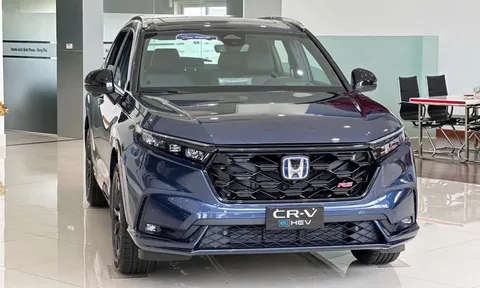 Honda CR-V ‘phá đảo’ thị trường đầu tháng 4/2025 với giá lăn bánh siêu rẻ, quyết soán ngôi Mazda CX-5 