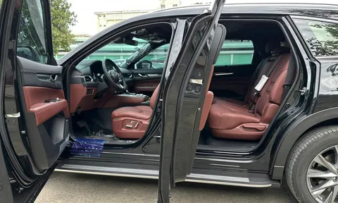 Mazda CX-8 giảm giá sốc đầu tháng 4/2025, sẵn sàng ‘đè bẹp’ Hyundai Santa Fe, Ford Everest