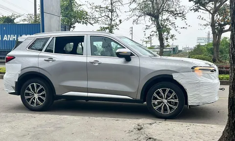 Ford Territory 2025 lần đầu lộ diện tại Việt Nam: Thiết kế đầu mới, mâm mới, sẵn sàng lật đổ Mazda CX-5