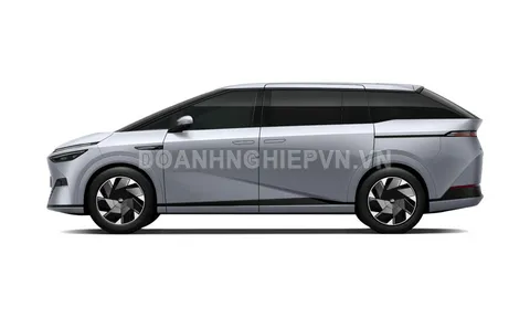 ‘Kẻ ngáng đường’ Toyota Alphard ra mắt: Công suất 496 mã lực, nội thất siêu sang, giá nhỉnh hơn Fotuner