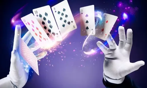 CLIP: Giải mã những màn ảo thuật kinh điển, làm thế nào để biến những lá bài thành tiền trong nháy mắt?