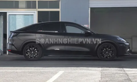 Xe sedan hạng D ‘ăn đứt’ Toyota Camry, giá thấp hơn Corolla Altis