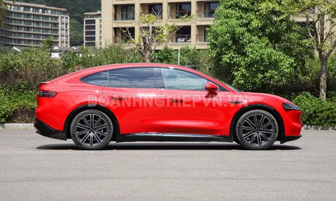 SUV đẹp mê ly, lớn ngang Toyota Land Cruiser, công suất 382 mã lực, di chuyển 360 km không cần đổ xăng, giá gần 1,1 tỷ đồng