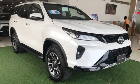 Giá lăn bánh Toyota Fortuner tháng 4/2025 cực hấp dẫn, tuyên chiến trực diện Ford Everest, Hyundai Santa Fe