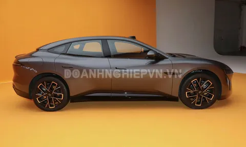 ‘Cực phẩm’ xe sedan dùng hệ thống treo khí nén, công suất 590 mã lực, giá từ 760 triệu đồng, so kè với Toyota Camry