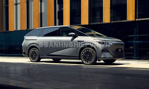 MPV nội thất siêu sang, công suất 496 mã lực, giá hơn 1,4 tỷ đồng, sẵn sàng qua mặt Toyota Alphard