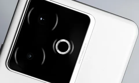 Smartphone màn hình 6,8 inch OLED 144Hz, độ sáng 6.500 nit, chống nước, cấu hình ‘siêu khủng’, pin 7.200mAh, giá bằng nửa iPhone 16