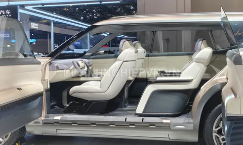 SUV địa hình ‘siêu to khổng lồ’, thiết kế ấn tượng, công nghệ tối tân