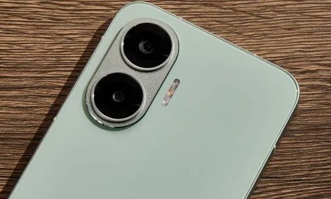 'Vua smartphone gaming' chip Snapdragon 8s Gen 4, RAM 16GB, pin 7.550mAh, sạc 90W, chống nước, giá chưa tới 8 triệu đồng