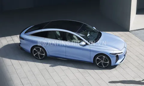Xe sedan hạng E siêu tiết kiệm xăng, công nghệ tiên tiến, giá ngang Toyota Vios