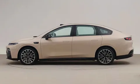 Xe sedan hạng C công suất 215 mã lực, trang bị vượt mặt Toyota Corolla Altis, giá thấp hơn Hyundai Grand i10