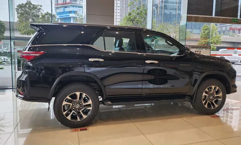 Giá lăn bánh Toyota Fortuner cực hấp dẫn cuối tháng 4/2025, thách thức Hyundai Santa Fe và Ford Everest