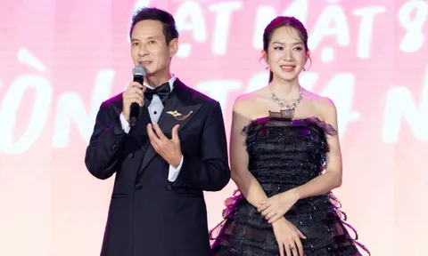 Khán giả xúc động tại công chiếu “Lật mặt 8”: Nắng gắt ngoài kia, nhưng phim thì dịu dàng