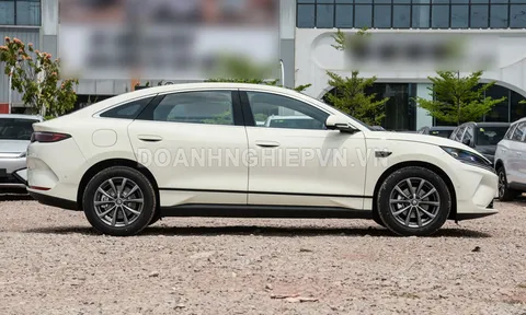 Xe sedan cùng phân khúc với Toyota Corolla Altis, công suất 218 mã lực, giá chỉ hơn 420 triệu đồng