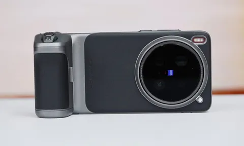 Smartphone đỉnh cao nhiếp ảnh, chống nước, cấu hình mạnh bậc nhất thế giới, giá hơn 23 triệu đồng, sẵn sàng ‘ăn thua đủ’ với iPhone 16 Pro Max