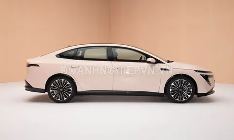 Xe sedan Nissan cùng phân khúc với Toyota Camry, tích hợp AI, công suất 272 mã lực, trang bị ‘đỉnh nóc’, giá từ 428 triệu đồng