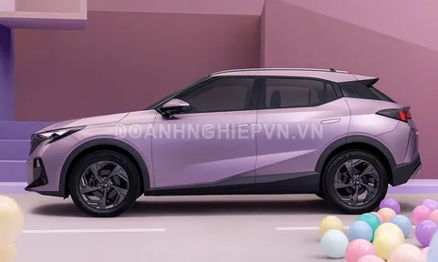 ‘Kẻ ngáng đường’ Toyota Yaris Cross ra mắt: Thiết kế đẹp miễn bàn, giá chỉ hơn 300 triệu đồng