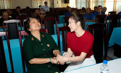 Lý Nhã Kỳ tri ân cựu chiến binh Long Đất dịp đại lễ 30/4