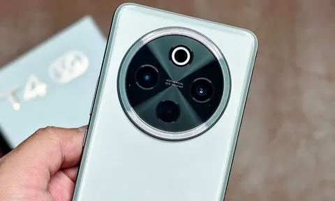 Smartphone ‘nồi đồng cối đá’, chip Snapdragon 7s Gen 3, RAM 12GB, pin 7.300mAh, sạc 90W, giá 6,69 triệu đồng