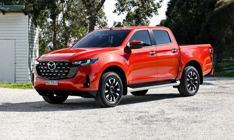 Cận cảnh Mazda BT-50 2025: Thiết kế ấn tượng, giá từ 578 triệu đồng, thách đấu Ford Ranger