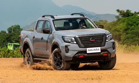 Nissan Navara giảm giá gần 100 triệu đồng, quyết đấu với Ford Ranger