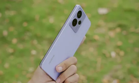 Smartphone chống nước, RAM 12 GB, pin 6.000mAh, giá 8,29 triệu tại Việt Nam, cạnh tranh Galaxy A36 5G, Redmi Note 14 Pro 5G