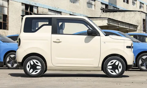 Xe điện thiết kế ấn tượng, phạm vi hoạt động 210 km/lần sạc, giá cao hơn Honda SH 350i đôi chút