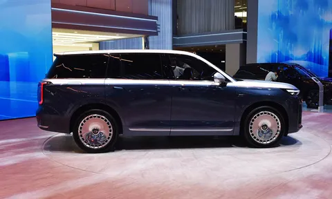 SUV ‘siêu to khổng lồ’, công suất 501 mã lực, sang chảnh như Mercedes-Maybach GLS 600, giá hơn 1,1 tỷ đồng