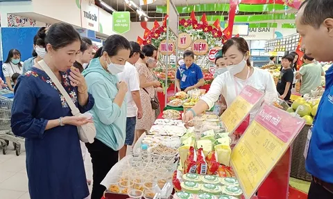 Siêu thị, trung tâm thương mại đông nghịt khách ngày cuối kỳ nghỉ Lễ