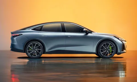 Xe sedan vượt trội Toyota Camry, công suất 530 mã lực, giá ngang Hyundai Grand i10