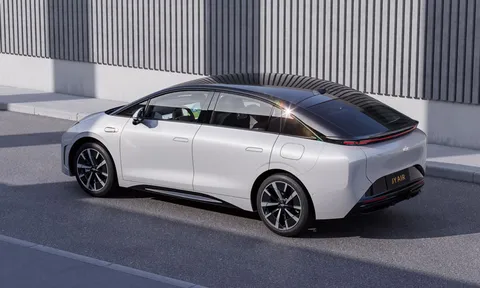 Xe sedan thiết kế bắt mắt, công suất 201 mã lực, nội thất tiện nghi, giá ngang Toyota Vios