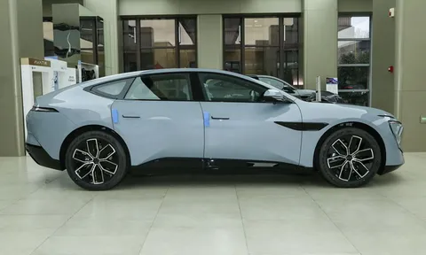 Xe sedan ‘siêu to khổng lồ’, công suất 547 mã lực, nội thất sang chảnh, giá chưa tới 1 tỷ đồng