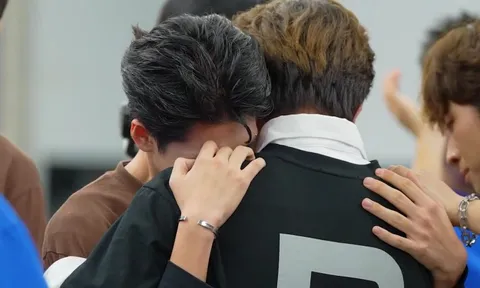 Thí sinh "Tân binh toàn năng" khóc nấc khi phải chia tay đồng đội